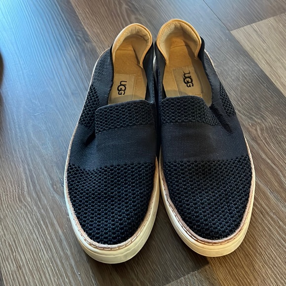UGG Sammy SZ 8 navy blue knit slip on flats. Great condition. - Picture 1 of 7